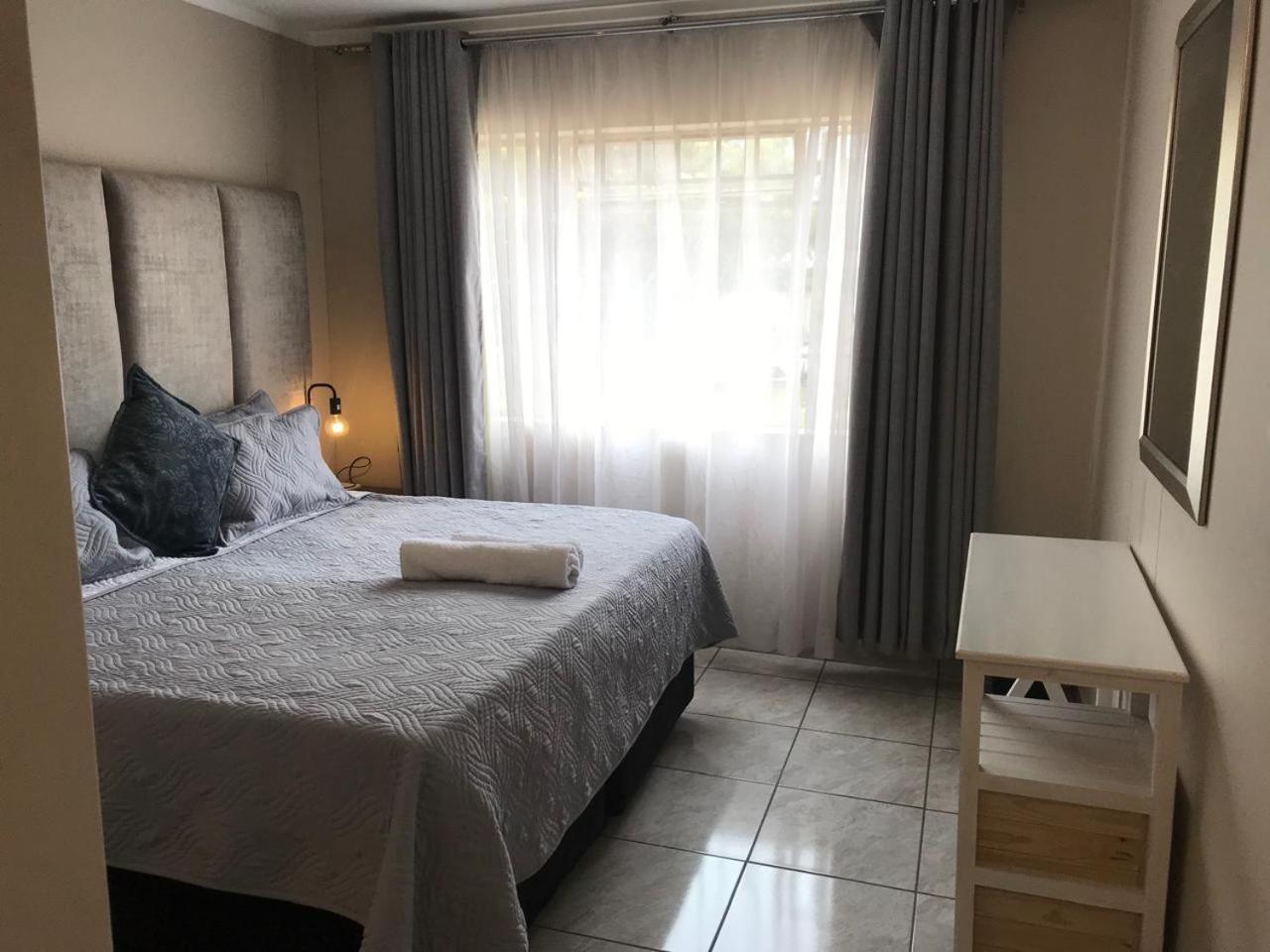 Menlyn Maine Apartments, Menlyn Place