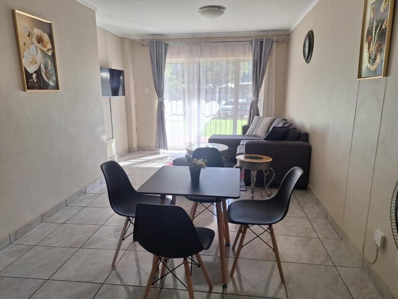 Menlyn Maine Apartments, Menlyn Place Appartement *