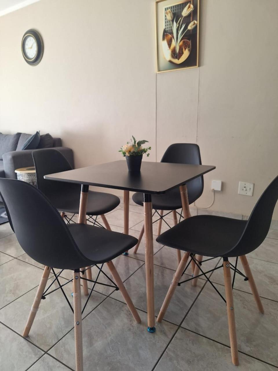 Menlyn Maine Apartments, Menlyn Place *