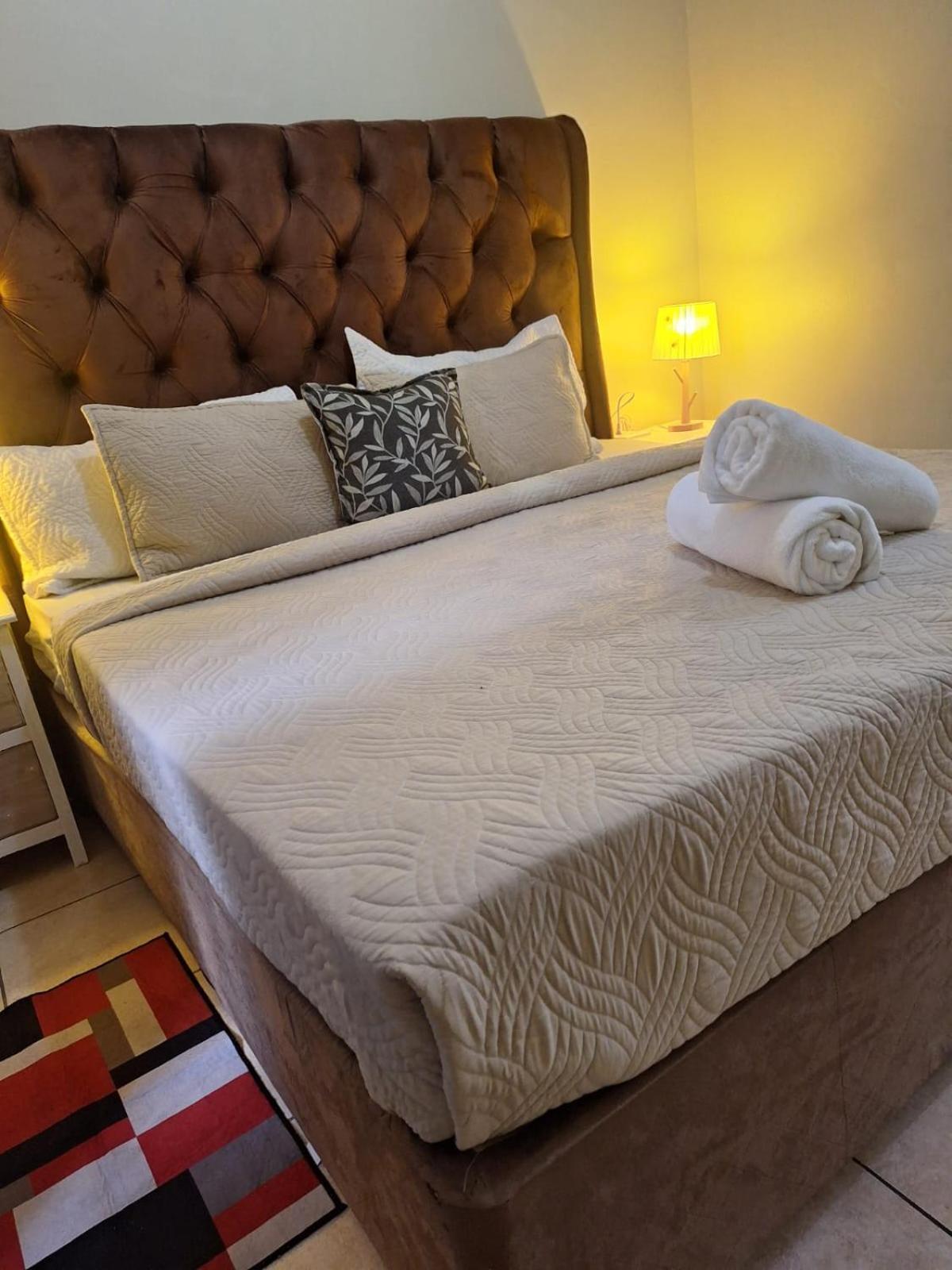 Menlyn Maine Apartments, Menlyn Place